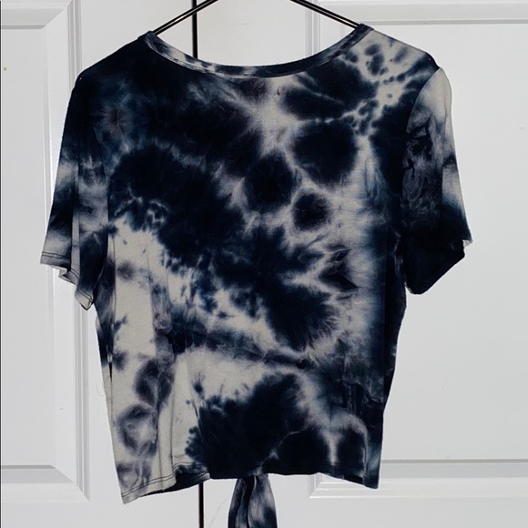 Mixed black and white crop top with a knot! - Picture 3 of 5